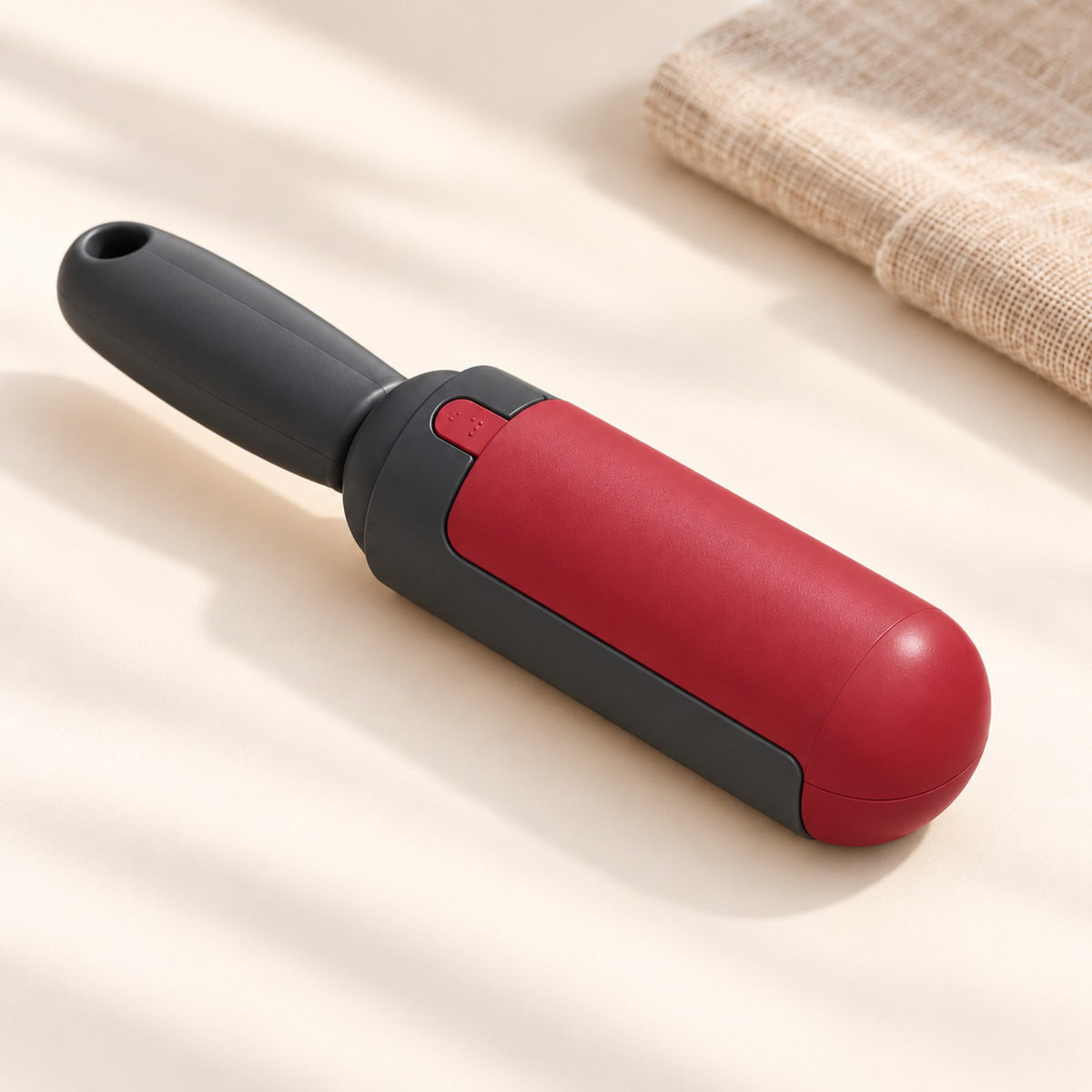 Pawkyn FurLift roller in Charcoal Red